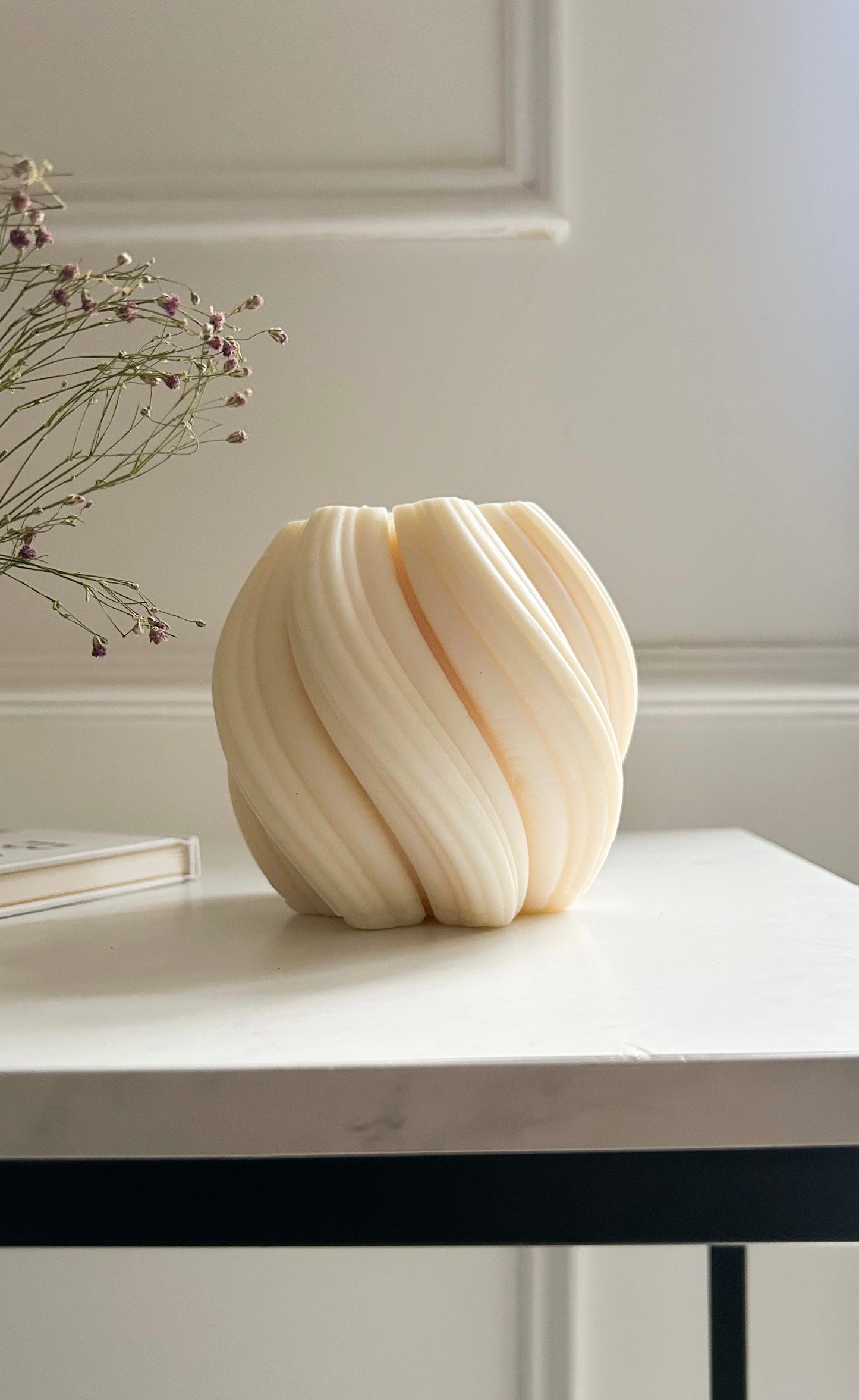 Large swirl candle