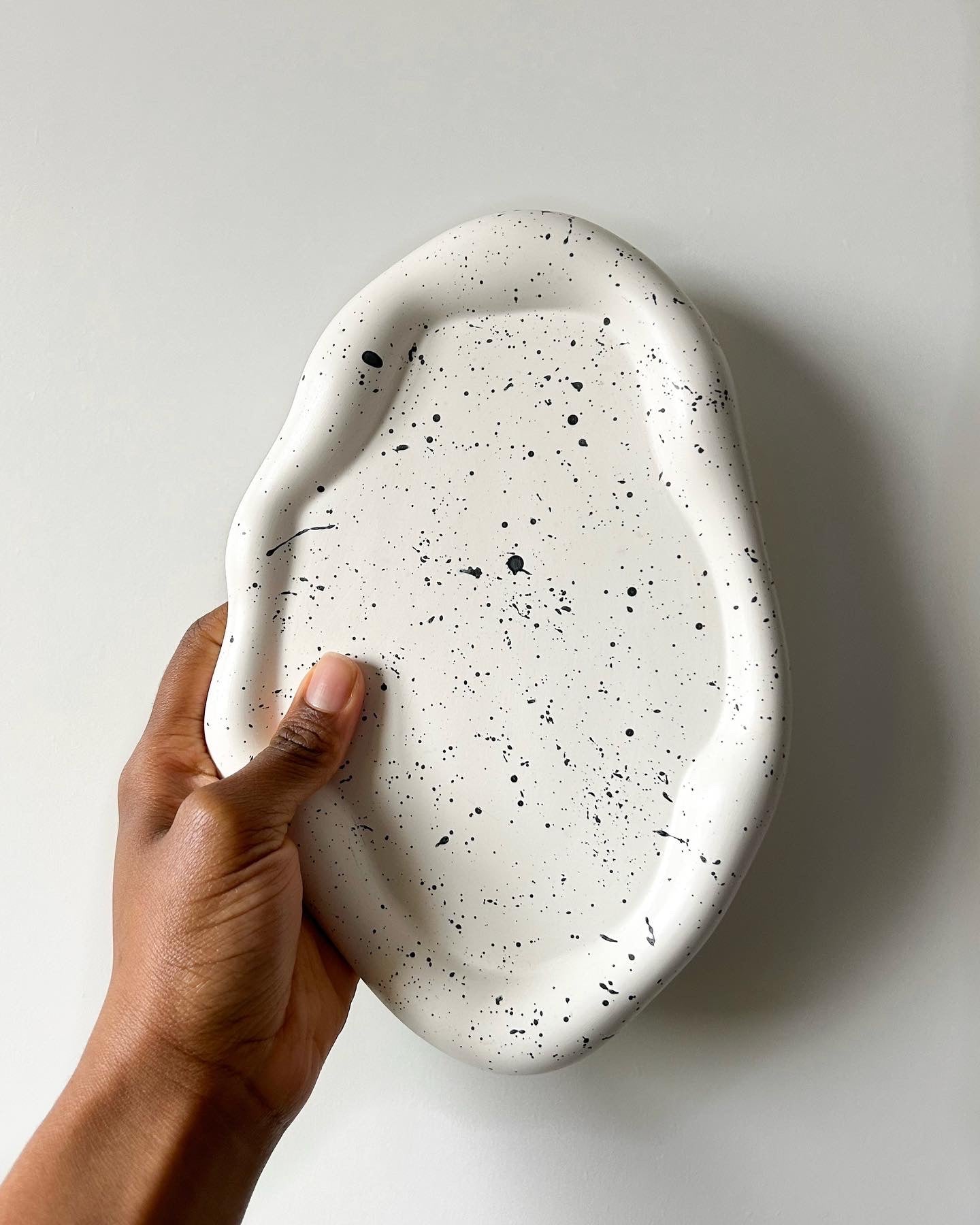 Speckled cloud tray