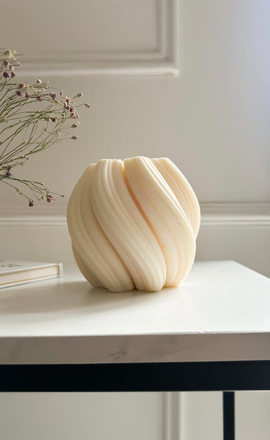 Large swirl candle
